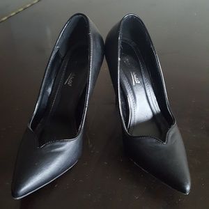 Black Pointed Heels